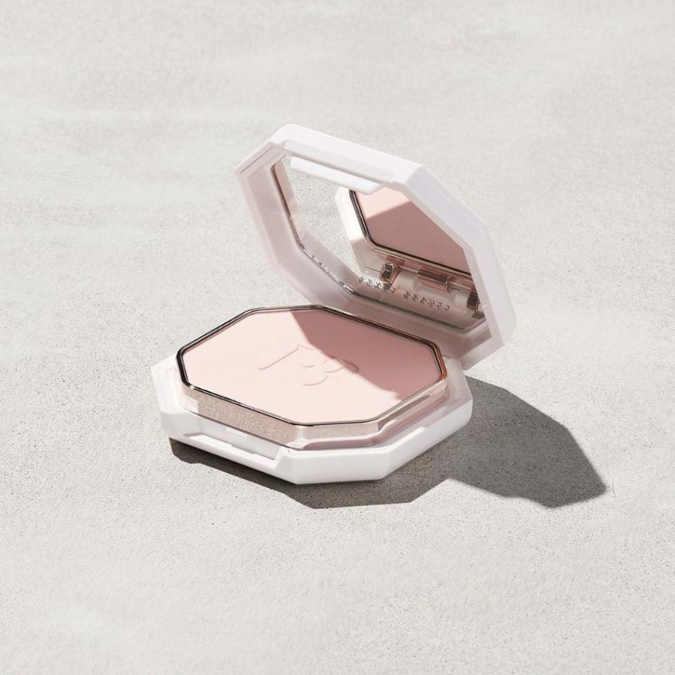 Fenty Beauty Soft Matte Powder Foundation In-Love® Beauty