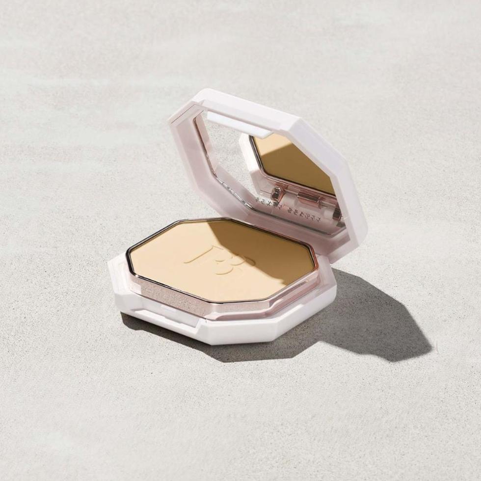 Fenty Beauty Soft Matte Powder Foundation In-Love® Beauty