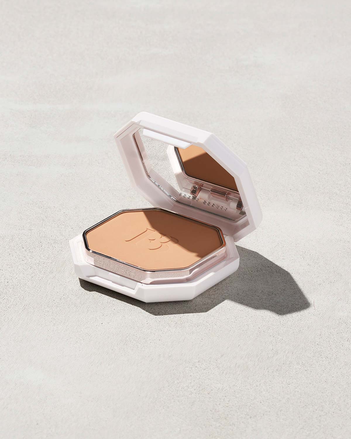 Fenty Beauty PRO FILT’R Soft Matte Powder Foundation