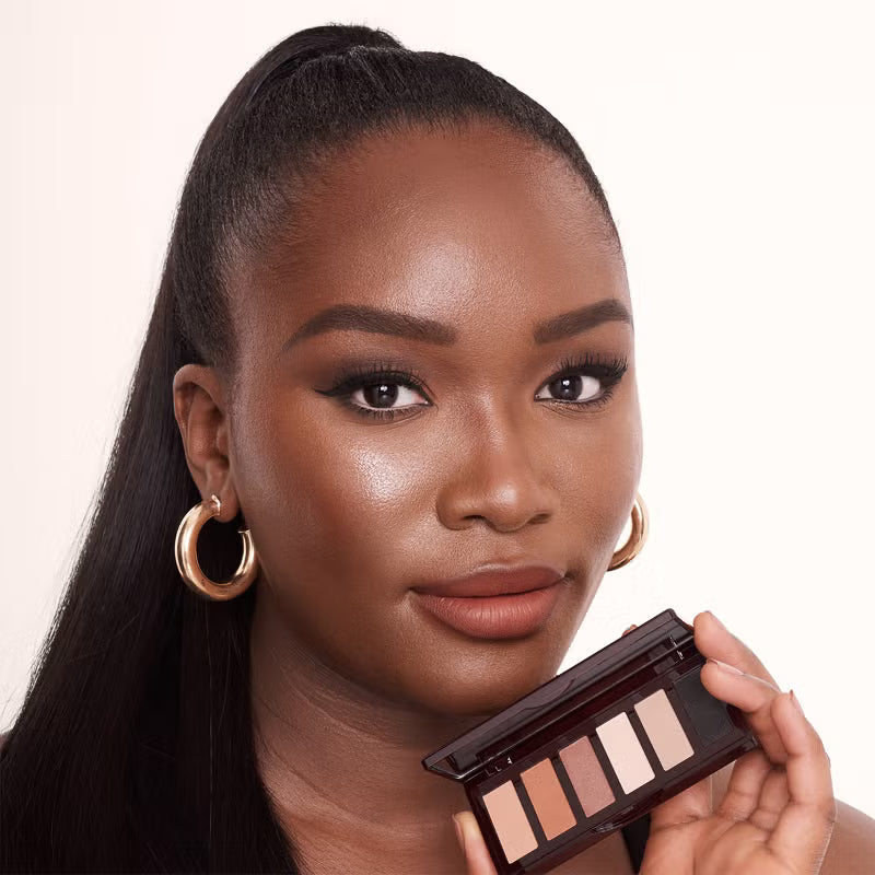 Charlotte Tilbury Super Nudes Easy Eye Palette Model Photo